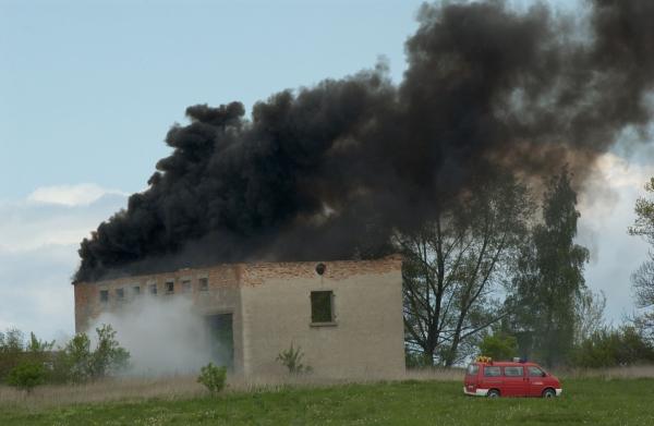 Bild 1 von 11: Der Feuerteufel hat zugeschlagen: Bauer Melcherts Scheune brennt.Honorarfrei - nur f?r diese Sendung bei Nennung ZDF und Marc Meyerbr?ker
