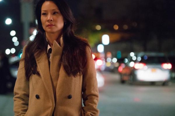 Bild 1 von 11: Während die Ermittlungen in einem Mordfall ohne fassbare Beweise laufen, wird Watson (Lucy Liu) auch noch von ihrer einstigen NYPD-Rivalin Cortes angesprochen, die ihren Rat benötigt ...
