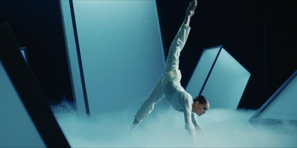 Bild 1 von 5: Zoé (Ariane Labed) ist verunsichert, denn eine spontane Änderung des Choreografen einer lang erwarteten Aufführung treibt Zoé an ihre Grenzen. Ist sie dennoch in der Lage das Publikum zu fesseln?