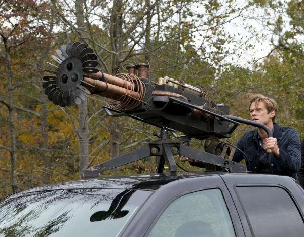 Bild 1 von 12: Angus MacGyver (Lucas Till)