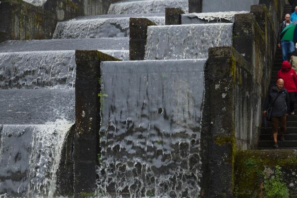 Bild 1 von 4: Kaskaden während der Wasserspiele.