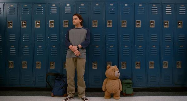 Bild 1 von 11: John Bennett (Max Burkholder, l.); Ted