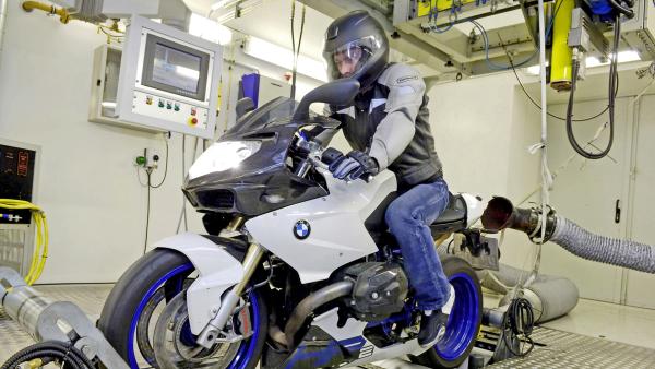 Bild 1 von 3: Probe aufs Exempel: Damit die Qualität der Maschinen gesichert ist, werden umfassende Produkttests durchgeführt.