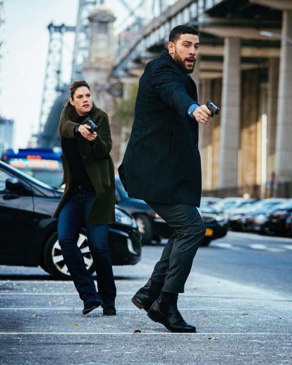 Bild 1 von 8: Special Agent Maggie Bell (Missy Peregrym, l.); Special Agent Omar Adom 'OA' Zidan (Zeeko Zaki, r.)