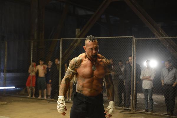 Bild 1 von 8: Der skrupellose Thaiboxer Tong Po (Dave Bautista) schreckt vor nichts und niemandem zurück ...