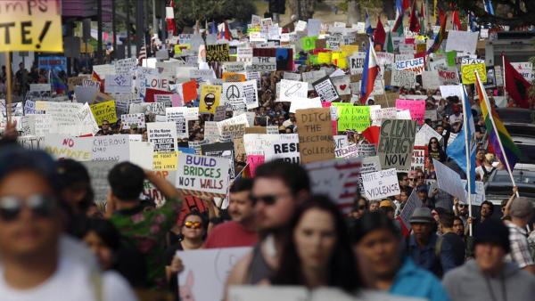 Bild 1 von 23: Im Bild: Demonstranten.