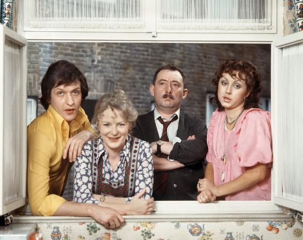 Bild 1 von 1: Familie Tetzlaff v.li.n.re.: Michael (Diether Krebs), Else (Elisabeth Wiedemann), Alfred (Heinz Schubert) und Rita (Hildegard Krekel)