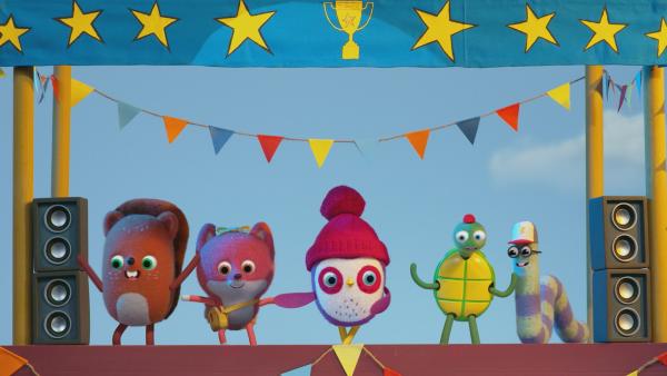 Bild 1 von 3: Bühne frei für Becca und ihre Bande bei großen Finale der Talent-Show!