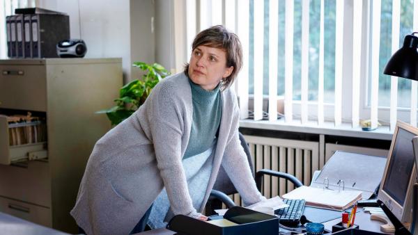 Bild 1 von 22: Im Bild: Der Lkw-Fahrer Stefan Buschke wurde erstochen auf einem Rastplatz neben seinem Fahrzeug gefunden. Kann Julia Schaffmann (Heike Feist) zur Aufklärung des Falls beitragen?