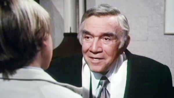 Bild 1 von 1: Die Erscheinung, Fred Fusco (Lorne Greene) und der kranke Junge Paul Garret (Scott Curtis)
