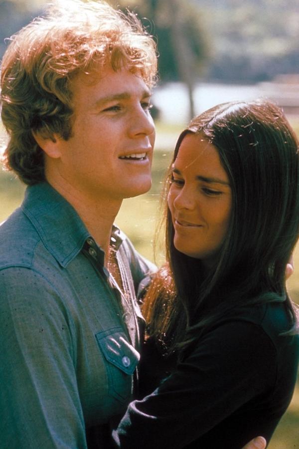 Bild 1 von 5: Oliver (Ryan O'Neal, l.); Jenny (Ali MacGraw, r.)