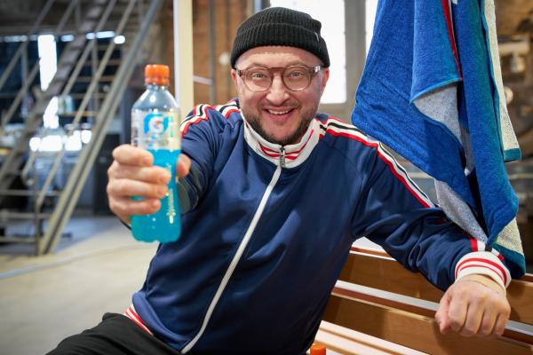 Bild 1 von 14: besseresser: Tricks der Lebensmittelindustrie weltweit: Sebastian Lege nimmt US-Marken unter die Lupe: Was steckt hinter dem sportlichen Image von Gatorade?