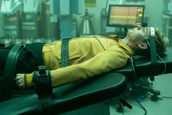 Bild 1 von 4: Nachdem Alex Rider (Otto Farrant) das Geheimnis der Eliteschule \