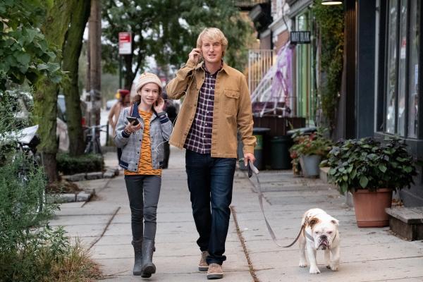 Bild 1 von 8: Lou (Chloe Coleman, l.); Charlie (Owen Wilson, r.)
