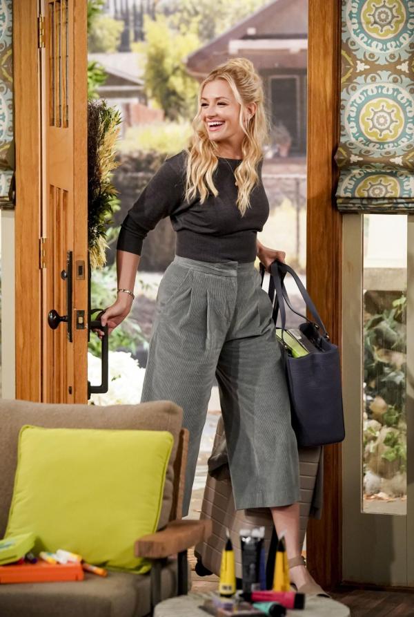 Bild 1 von 14: Gemma Johnson (Beth Behrs)