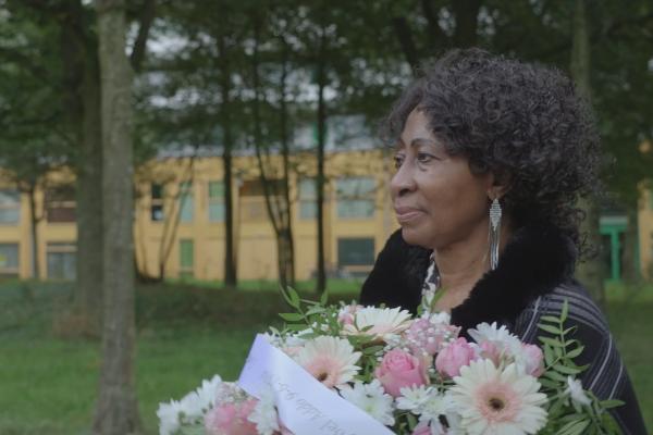 Bild 1 von 7: Mary Atuhane wohnte zum Zeitpunkt des Absturzes in dem Gebäude, das zerstört wurde.
