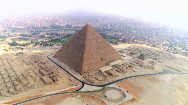 Bild 1 von 3: Die Pyramide von Radjedef steht acht Kilometer entfernt von der Cheopspyramide in Abu Rawash.