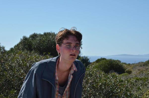 Bild 1 von 18: Das Leben außerhalb von Büchern birgt doch eine Menge Überraschungen: Theo (Maximilian Diehle) ...