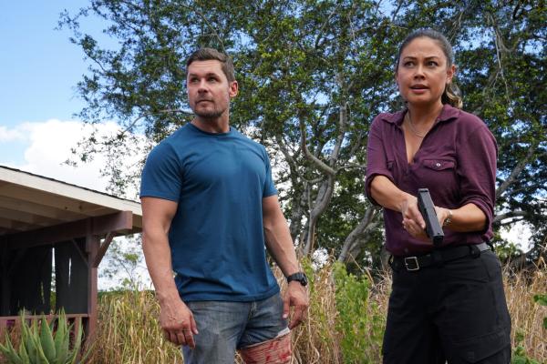 Bild 1 von 11: Charlie 1 (Linc Hand, l.); Jane Tennant (Vanessa Lachey, r.)