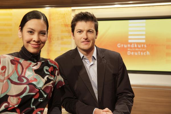 Bild 1 von 6: Moderator Marc Sauber und Co-Moderatorin Carolin Nyhuis.