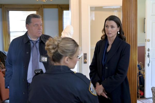 Bild 1 von 14: Anthony Abetemarco (Steve Schirripa, l.); Erin Reagan-Boyle (Bridget Moynahan, r.)