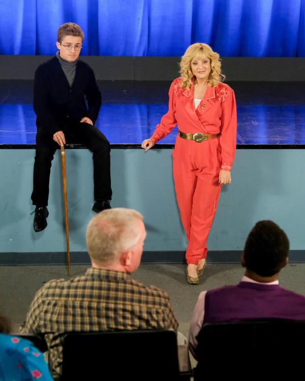 Bild 1 von 3: Im Bild: Sean Giambrone (Adam Goldberg), Wendi McLendon-Covey (Beverly Goldberg).