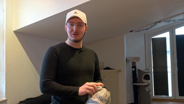 Bild 1 von 3: Jonas (25) fiel der Abschied von seiner Freundin Patricia und der kleinen Hailey dieses Mal besonders schwer..