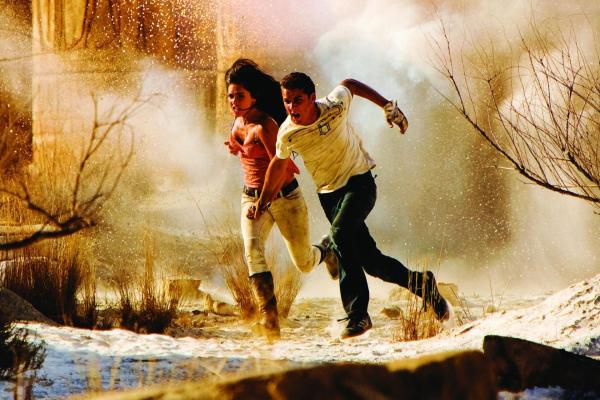 Bild 1 von 19: Die Schlacht zwischen Autobots und Decepticons geht weiter - und Sam (Shia LaBeouf, r.) und Mikaela (Megan Fox, l.) sind wieder mitten drin ...