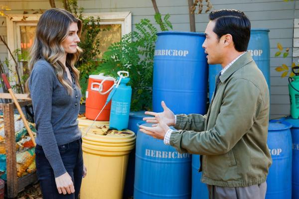 Bild 1 von 12: Addison Augustine (Caitlin Bassett, l.); Dr. Ben Song (Raymond Lee, r.)