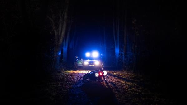 Bild 1 von 10: In einer Herbstnacht 2011 wollen in Augsburg ein Polizist und seine Kollegin zwei Personen kontrollieren, doch die Verdächtigen fliehen.