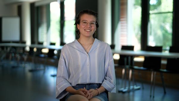 Bild 1 von 3: Aurelia studiert Kindheitspädagogik an der Katholischen Stiftungshochschule München.