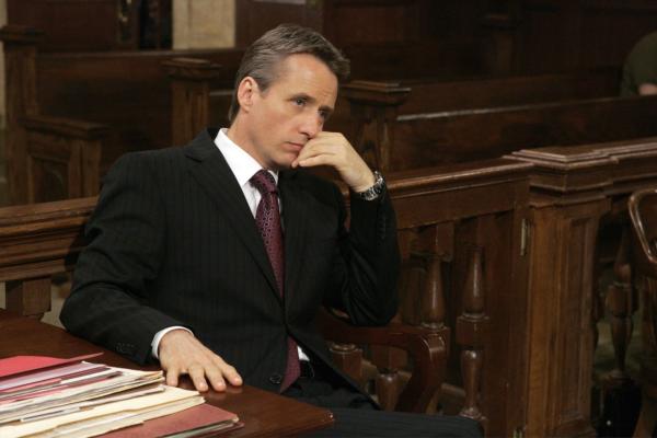 Bild 1 von 8: Linus Roache as Michael Cutter -- NBC