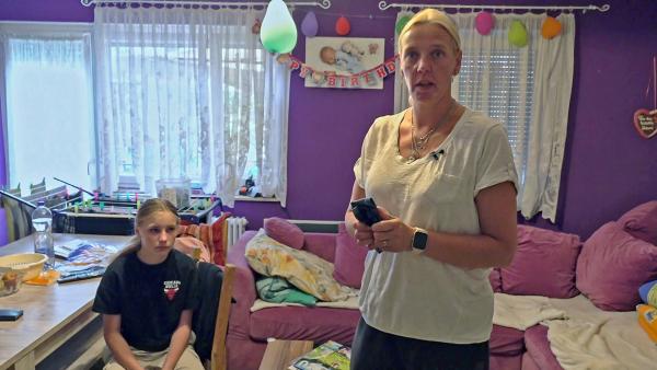 Bild 1 von 4: Mama Katrin ist nervös - ihre beiden jüngsten Kinder Lina und Dennis haben jeweils eine Zahn-OP vor sich