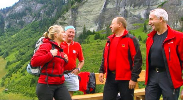 Bild 1 von 5: Im Bild: Harry Prünster mit der Bergkletter Gruppe.