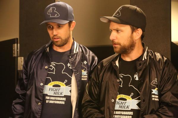 Bild 1 von 8: Mac (Rob McElhenney, l.); Charlie Kelly (Charlie Day, r.)