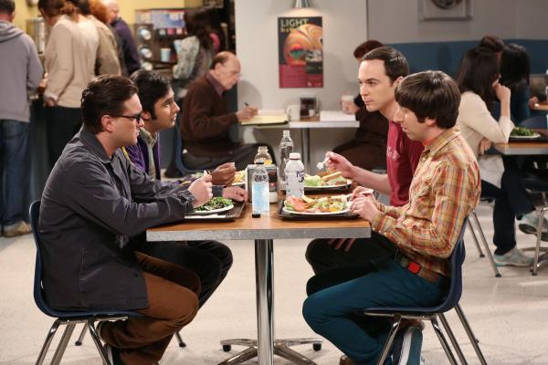 Bild 1 von 29: Noch ahnen Leonard (Johnny Galecki, l.), Raj (Kunal Nayyar, 2.v.l.), Sheldon (Jim Parsons, 2.v.r.) und Howard (Simon Helberg, r.) nicht, was die Frauen planen ...