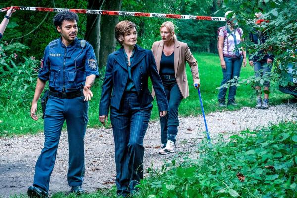 Bild 1 von 23: Im Bild: Romeo Kaltenbrunner (Kevin Schneeberger), Katharina Stemberger (Joe Hainzinger), Angelika Niedetzky (Biggi Obergschwendter).