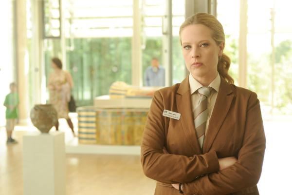 Bild 1 von 15: Die 29-jährige Dana (Diana Amft) macht zur Zeit den für sie langweiligsten Job der Welt: Sie arbeitet als Museumswächterin im Ägyptischen Museum, bekommt regelmäßig Absagen von der Polizeischule und hat nicht einmal einen Führerschein. Da fällt sie gemeinsam mit einem Undercover-Agenten mitten in einen Sarkophag ...