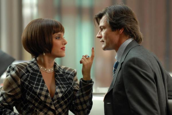 Bild 1 von 13: Ob brünett oder blond, Franziska (Jeanette Biedermann, l.) weiß, wie sie die Männer locken und ihre Treue auf die Probe stellen kann ...