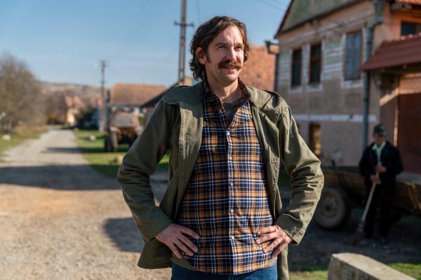 Bild 1 von 3: Niko (Owen McDonnell) ist zurück in seine Heimat Polen gereist, um das Geschehene zu vergessen und neu anzufangen. Doch die Vergangenheit holt ihn schnell wieder ein.