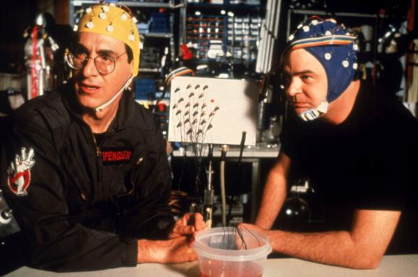 Bild 1 von 2: Dan Akroyd (Dr. Raymond Stantz), Harold Ramis (Dr. Egon Spengler)