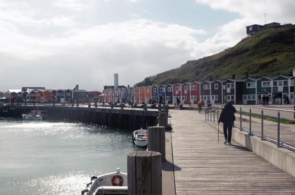 Bild 1 von 2: Sehnsuchtsort Helgoland: In seinen Jugendbüchern verwandelte der im Exil lebende Schriftsteller James Krüss die Insel in eine Fabelwelt schillernder Figuren und poetischer Abenteuer, um das verlorene Paradies seiner Kindheit neu zu erschaffen.