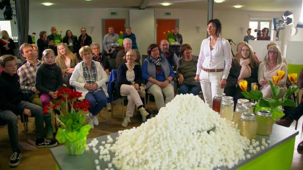 Bild 1 von 9: Im Bild: Rund 34 Kilo Zucker, neun Kilo Glukose und ein Kilo Honig werden jährlich in Deutschland pro Kopf verzehrt. Insgesamt sind das 44 Kilo Zucker.