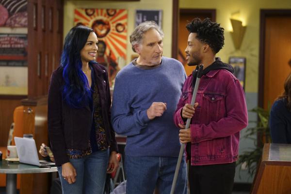 Bild 1 von 12: (v.l.n.r.) Tavi (Shamikah Martinez); Arthur (Judd Hirsch); Franco (Jermaine Fowler)
