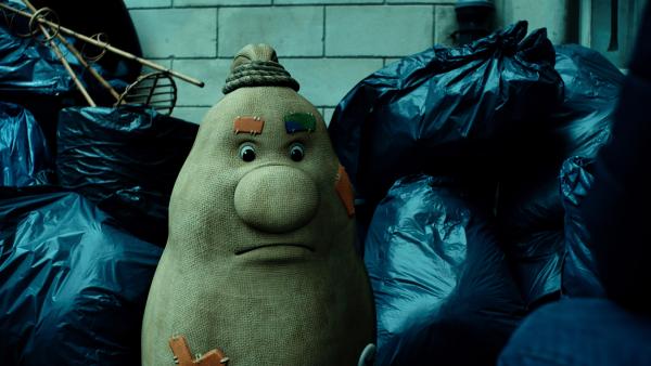 Bild 1 von 4: Beutolomäus will unbedingt zurück in die Weihnachtswelt. Doch der Zugang ist verschlossen.