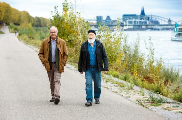 Bild 1 von 2: Zwei neue ?Rentnercops? treten ihren Dienst im Kommissariat 5 in Köln an: die Kommissare a.D. Reinhard Bielefelder (Bill Mockridge, r.) und Klaus Schmitz (Hartmut Volle, l.). Logo zur Serie