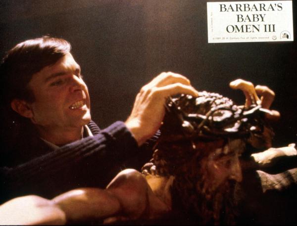 Bild 1 von 5: Um die Wiedergeburt Jesus Christus zu verhindern, tötet Damien (Sam Neill) alle an einem bestimmten Tag geborenen Kinder ...