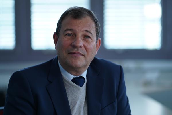 Bild 1 von 5: Michael George, Leiter des Cyber-Allianz-Zentrums Bayern, und sein Team beraten betroffene Unternehmen.