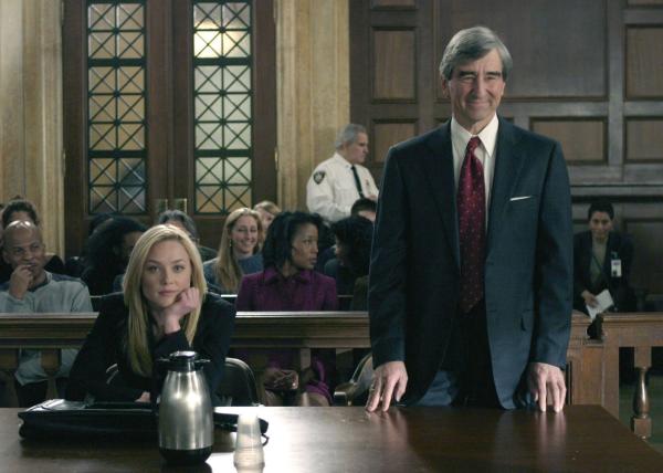Bild 1 von 1: (l-r) Elisabeth Rohm as A.D.A. Serena Southerlyn, Sam Waterston as Asst. D.A. Jack McCoy -- NBC Universal