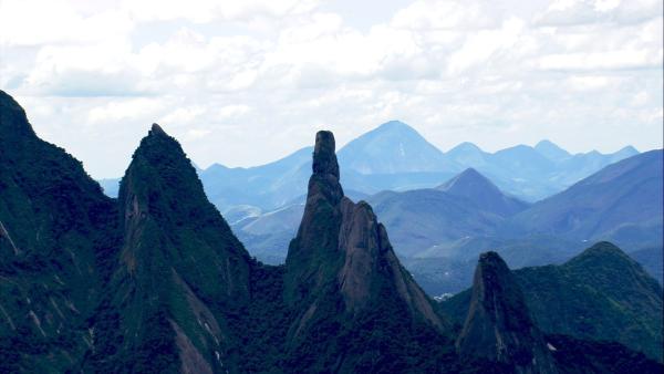 Bild 1 von 4: Abseits der Hauptstadt bietet der Bundesstaat Rio de Janeiro beeindruckende Aussichten und wilde Natur.